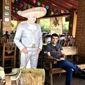 Meet your Posher, Julian